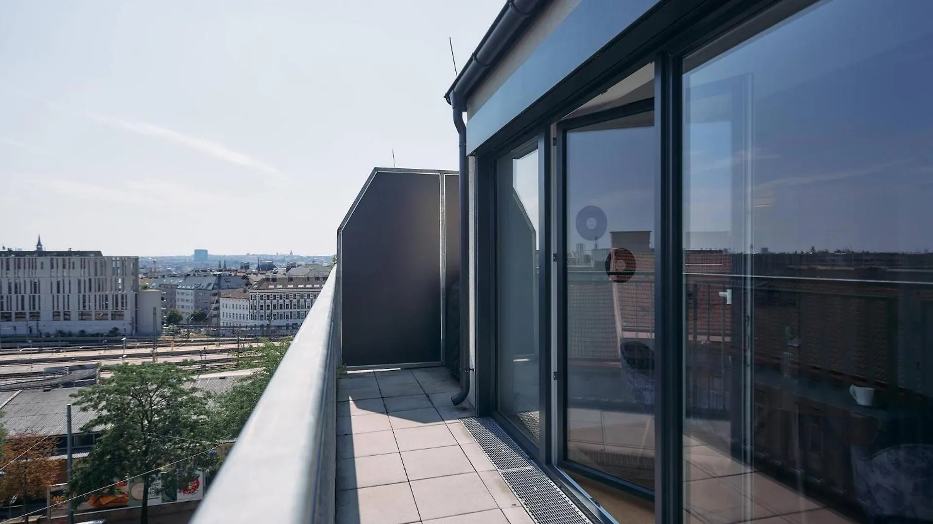 Modernes Dachgeschoss-Apartment Mit Balkon In Wien - Naehe Westbahnhof 0*,  Österreich