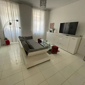 Grosszuegiges 85m2 City-apartment - 2 Schlafraeume, Hundefreundlich, Westbahnhof Naehe T4 Apartment