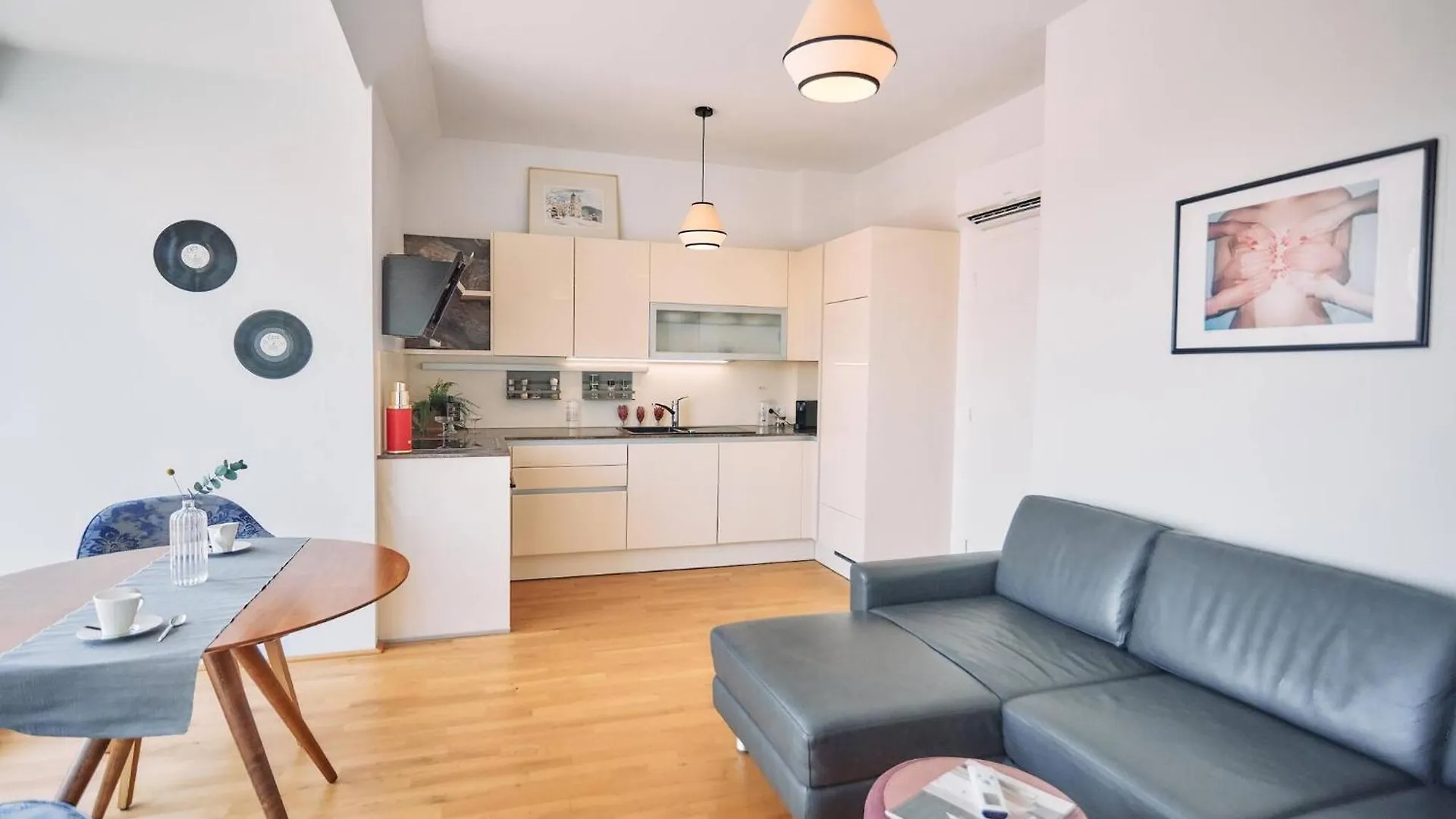 Modernes Dachgeschoss-Apartment Mit Balkon In Wien - Naehe Westbahnhof Autriche