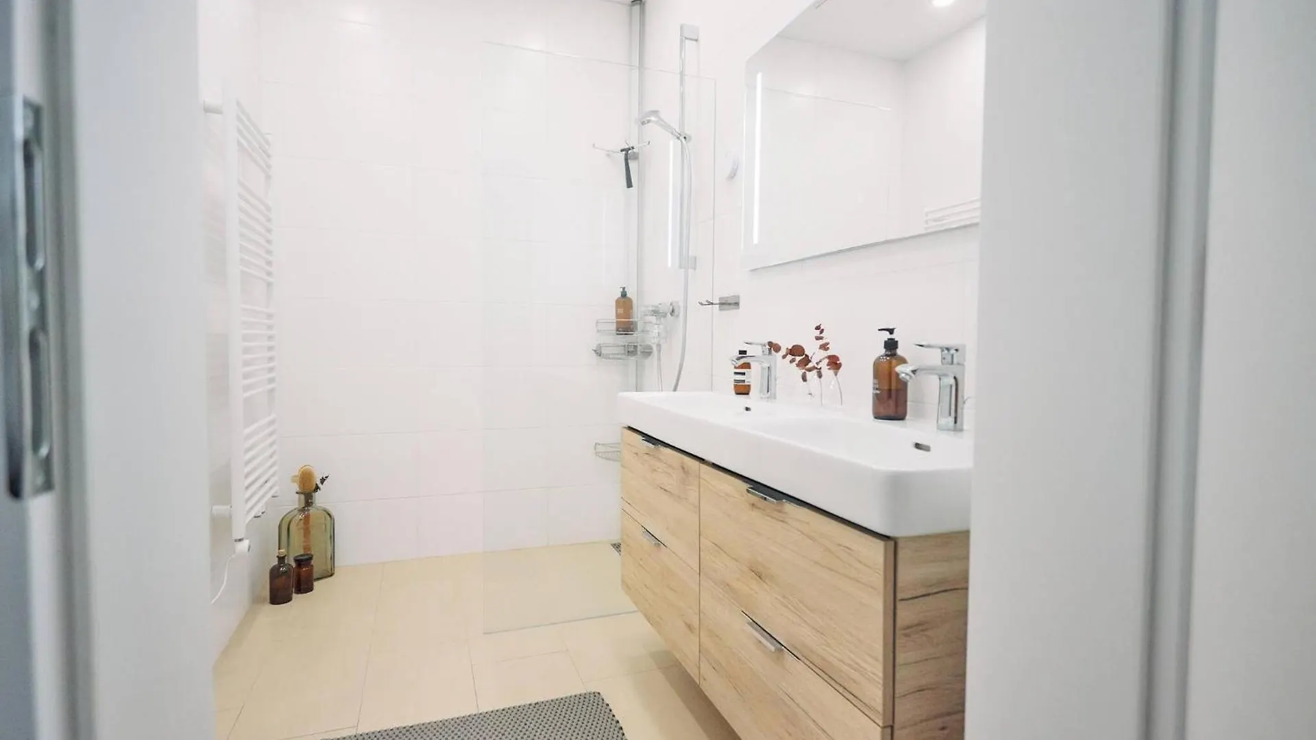 Modernes Dachgeschoss-Apartment Mit Balkon In Wien - Naehe Westbahnhof Vienne