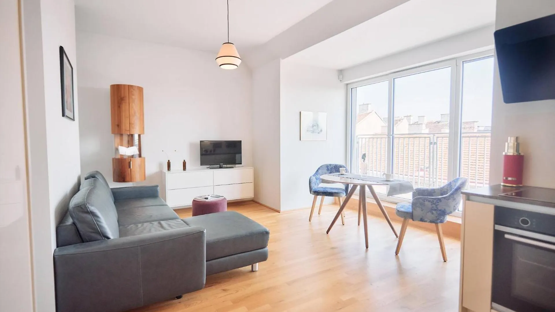Contacts de Modernes Dachgeschoss-Apartment Mit Balkon In Wien - Naehe Westbahnhof